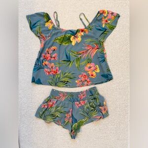 Billabong Floral Two-Piece Set with Tropical Print size Large Short and Top